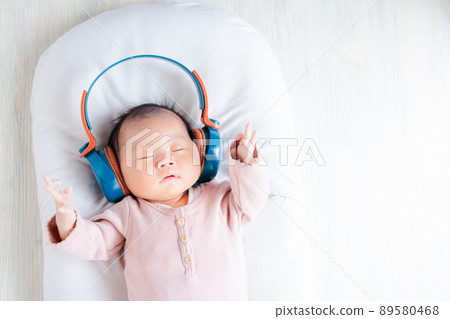 Baby image listening to music Newborn headphones Dancing facial expressions 89580468