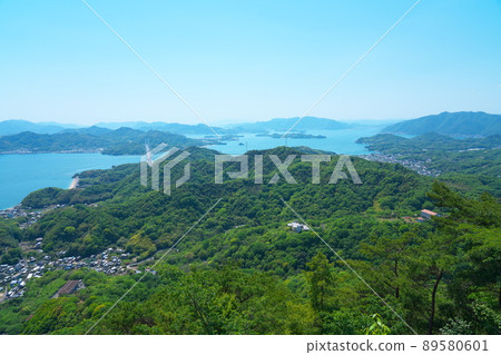 Early summer scenery of Shimanami Kaido seen from the observation deck of Mt. Takami, Mukaishima 2 Onomichi City, Hiroshima Prefecture 89580601