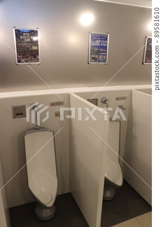 Kawaguchi Highway Oasis / Kawaguchi PA (Men's toilet: cast urinal) Kawaguchi Highway Oasis / Kawaguchi PA (Men's toilet: cast urinal) 89581610
