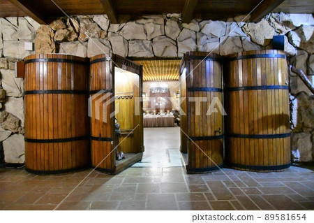 摩爾多瓦，基希訥烏郊區，世界上最大的酒窖，Milesti Meach Winery，地下60m 89581654