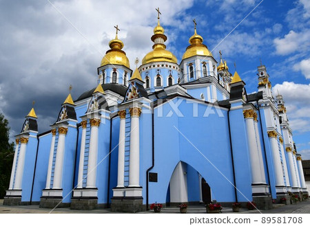 聖邁克爾金圓頂修道院,基輔,烏克蘭 聖邁克爾金圓頂修道院,基輔,烏克蘭 89581708
