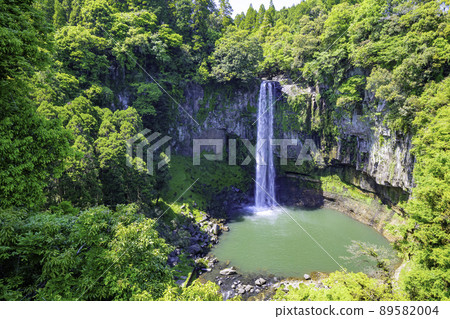 五字at，著名的瀑布，頭部高50米（熊本縣上橋敷郡大和町） 89582004