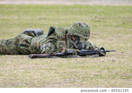 地面自衛隊成員前進 89582195