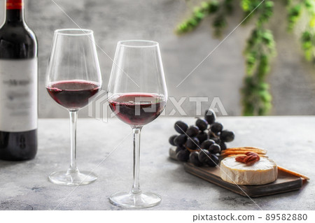 Drinking wine 89582880