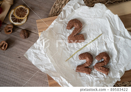 日期為 2 月 22 日，自製數字餅乾 | 食物造型 89583422