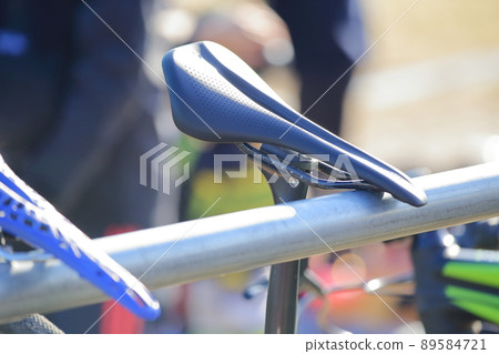 Slender, springless saddle for sports bicycles 89584721