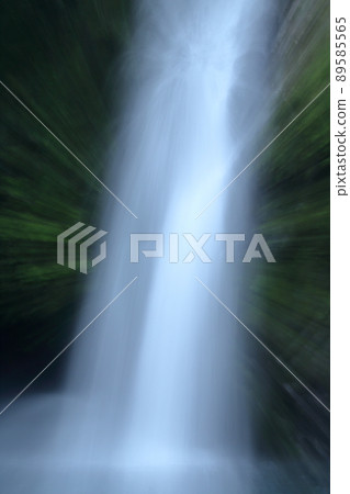 Emphasized waterfall (Joren Waterfall, Yugashima, Izu City, Shizuoka Prefecture) Emphasized waterfall (Joren Waterfall, Yugashima, Izu City, Shizuoka Prefecture) 89585565