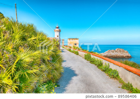 Stunning sunny day over Capo Zafferano Lighthouse. 89586406