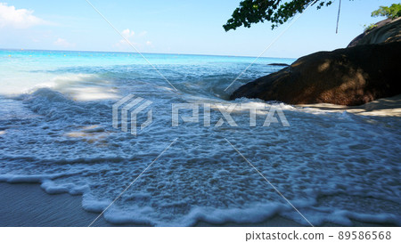 A snow-white beach on the island of Similan. 89586568