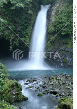 The 100 best waterfalls in Japan have a head of 25m (Joren no Taki, Yugashima, Izu City, Shizuoka Prefecture) 89587326