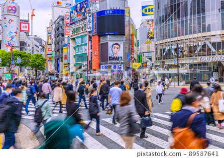 日本 5 月早晨的東京城市景觀。沒有行動限制的GW 3年來第一次結束......早上通勤...... = 9日，8點45分，澀谷 89587641