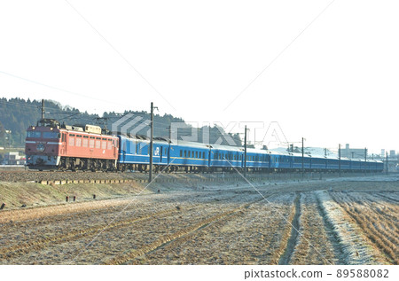 北陸本線大正寺牛屋JR West EF81-106（敦賀）+24系（宮原）日本海 89588082