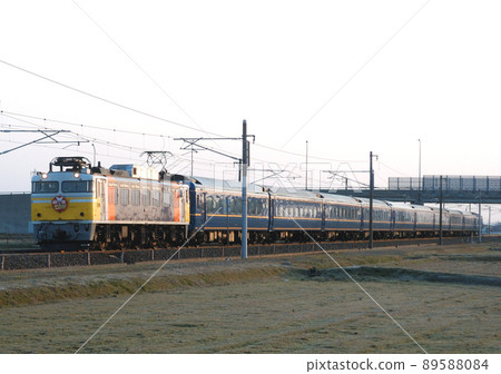 北陸本線加賀笠間三河JR東EF81-92(田端)+24系(青森)甲子園凜 北陸本線加賀笠間三河JR東EF81-92(田端)+24系(青森)甲子園凜 89588084