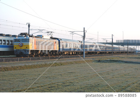 北陸本線加賀笠間三河JR東EF81-92（田端）+24系（青森）甲子園凜 89588085