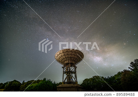 茨城縣高萩市，櫻花宇宙公園拋物面天線和銀河 89589488