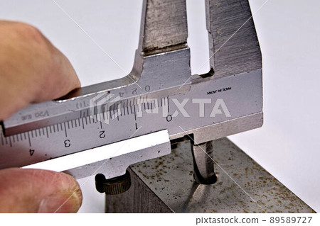Measurement with caliper 89589727