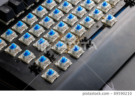 dirty mechanical keyboard without keycaps before cleaning 89590210