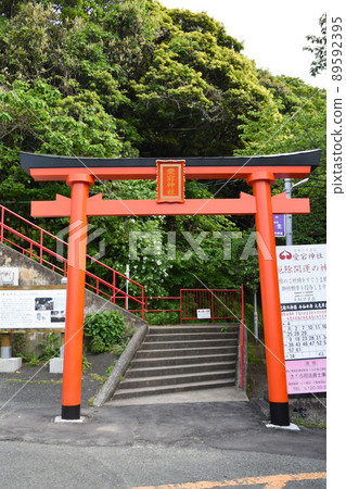 福岡愛宕神社的紅色鳥居門 89592395