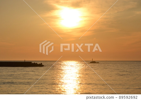 Sunset in the Sea of Japan Sunset in the Sea of Japan 89592692