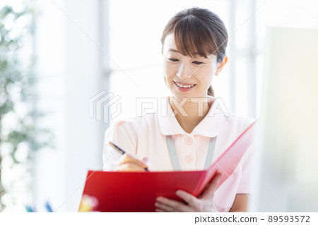 Healthcare worker woman with files and writing utensils in the facility 89593572