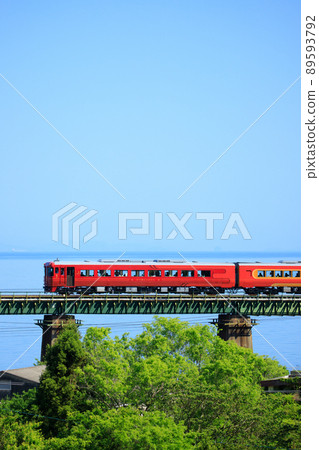 The second generation "Iyonada Monogatari" crossing the Homura River Bridge (Car 1, Akane Chapter) 89593792