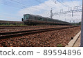 多軌運行的223系列快速列車 89594896