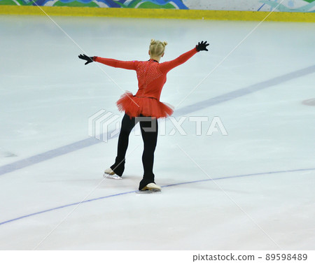 Girl figure skating 89598489