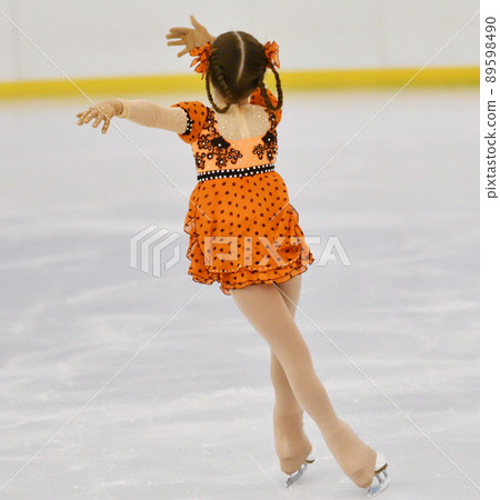 Girl figure skating 89598490