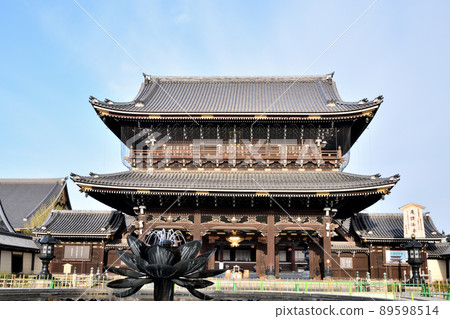Higashi Honganji Temple (Mikagedo Gate) [Shimogyo Ward, Kyoto City, Kyoto Prefecture] 89598514