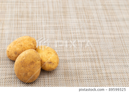 New potatoes 89599325