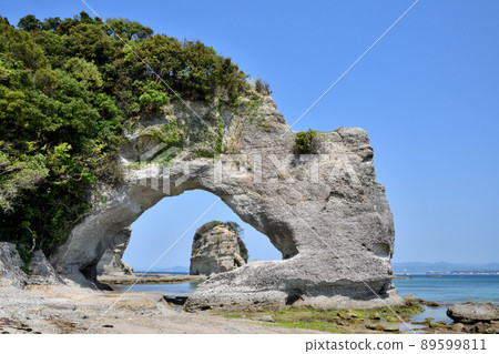 Rinkaiura Cave and Tojima [Shirahama Town, Wakayama Prefecture] 89599811