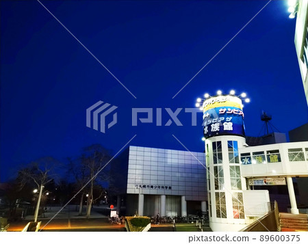 夜晚的太陽廣場水族館和札幌科學館 夜晚的太陽廣場水族館和札幌科學館 89600375