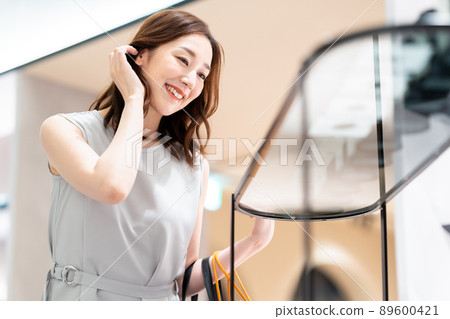 Women's shopping Shopping cooperation: g GIFT AND LIFESTYL Women's shopping Shopping cooperation: g GIFT AND LIFESTYL 89600421