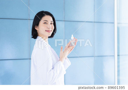 A lady in white 89601395