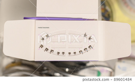 Set of braces for mounting on teeth. 89601484