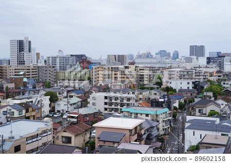 Residential area in Kawasaki Ward, Kawasaki City (cloudy) 89602158
