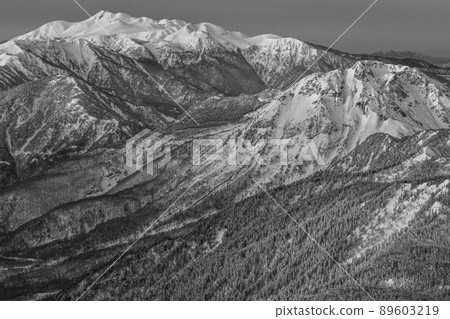 Mountains and Kamikochi in the Northern Alps at sunrise seen from the Nishihotakadake ridgeline in the midwinter 89603219
