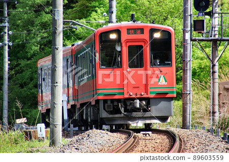 Fresh green railroad ... From Kinugawa to Minamiaizu Aizu Railway / Rapid Train 89603559