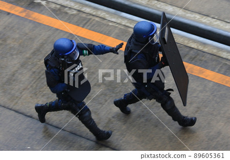警察槍械對策小組開展反恐公開培訓 89605361