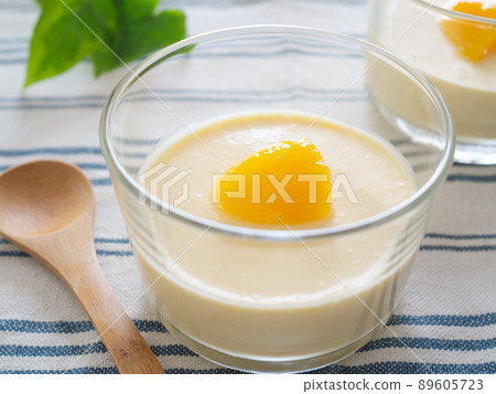 Mango pudding in a glass 89605723