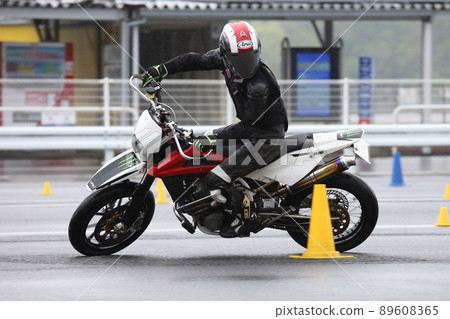 Moto Gymkhana 跑步照片 Moto Gymkhana 跑步照片 89608365