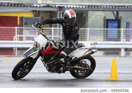 Running photo of Moto Gymkhana 89608366