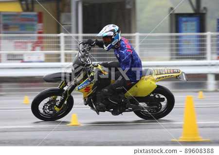 Moto Gymkhana 跑步照片 Moto Gymkhana 跑步照片 89608388