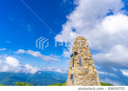 Summer mountain climbing scenery of Mt. Karamatsu [Nagano Prefecture] 89609705