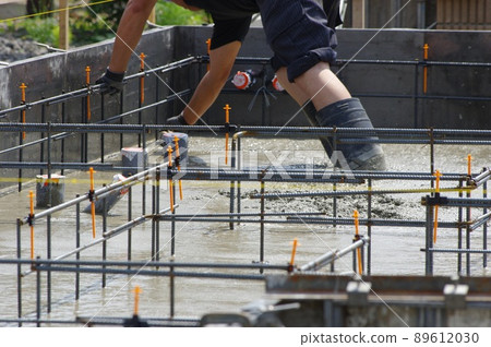 在堅實的基礎上澆築混凝土。在堅實的基礎上抹平混凝土。 在堅實的基礎上澆築混凝土。在堅實的基礎上抹平混凝土。 89612030