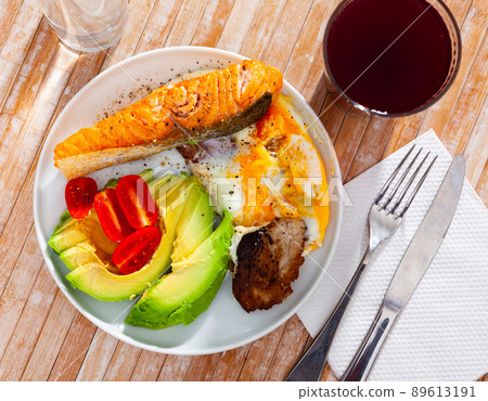 Salmon with fried egg and fresh vegetables Salmon with fried egg and fresh vegetables 89613191