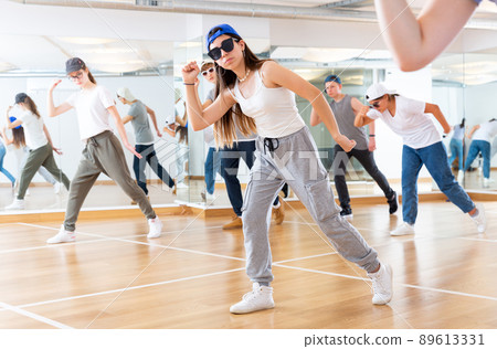 Teenagers training hip hop in dance studio 89613331