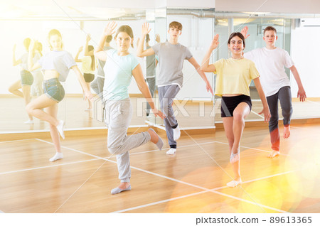 Teenagers in dance hall studying new movements Teenagers in dance hall studying new movements 89613365