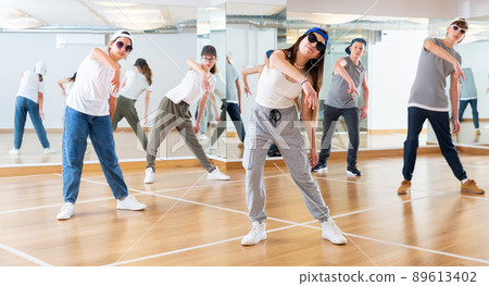 Teenagers training hip hop in dance studio 89613402
