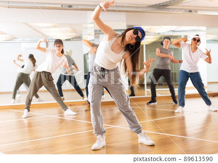 Teenagers boy and girls performing hip hop at group class 89613590